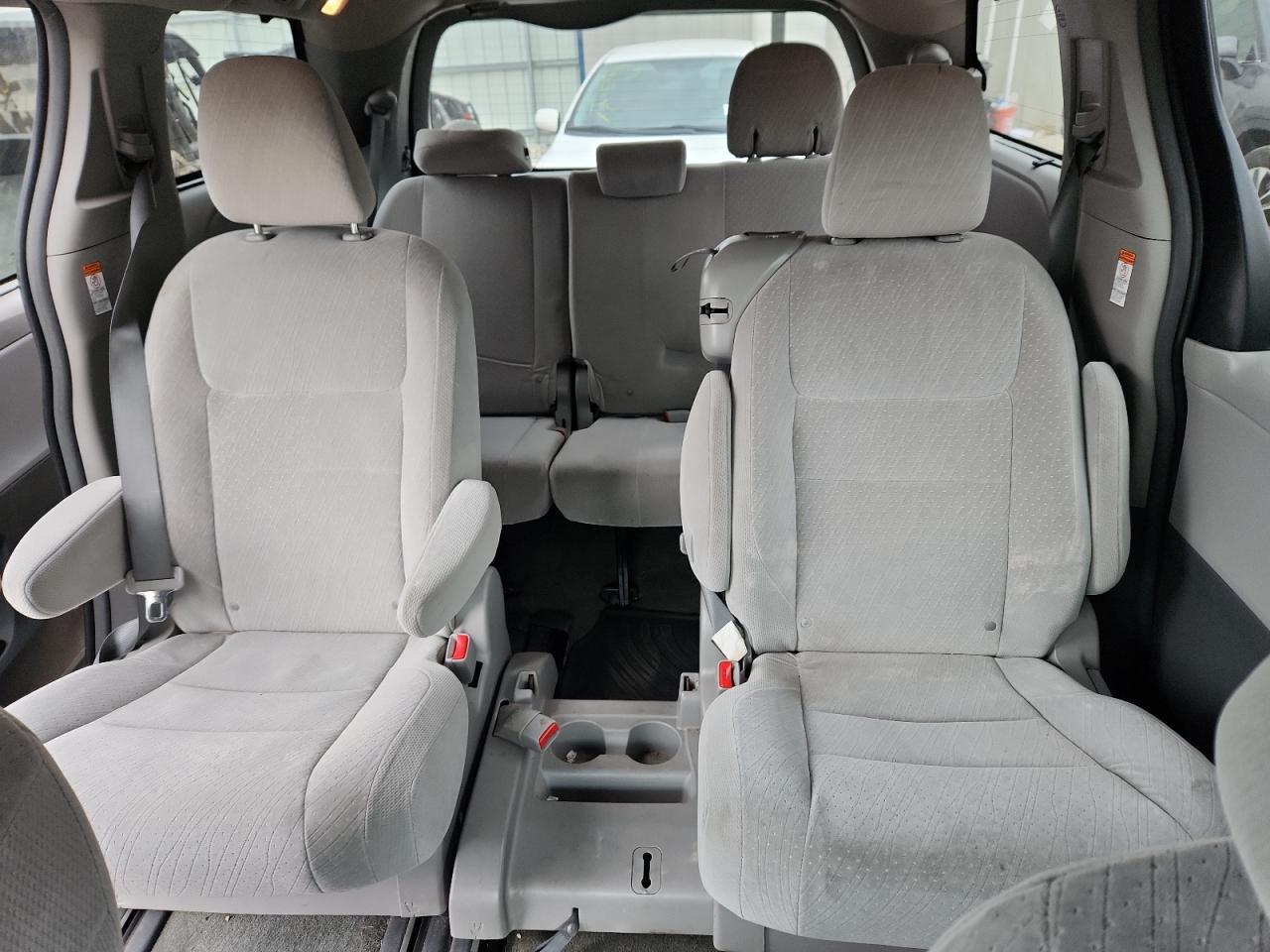 2016 TOYOTA SIENNA
