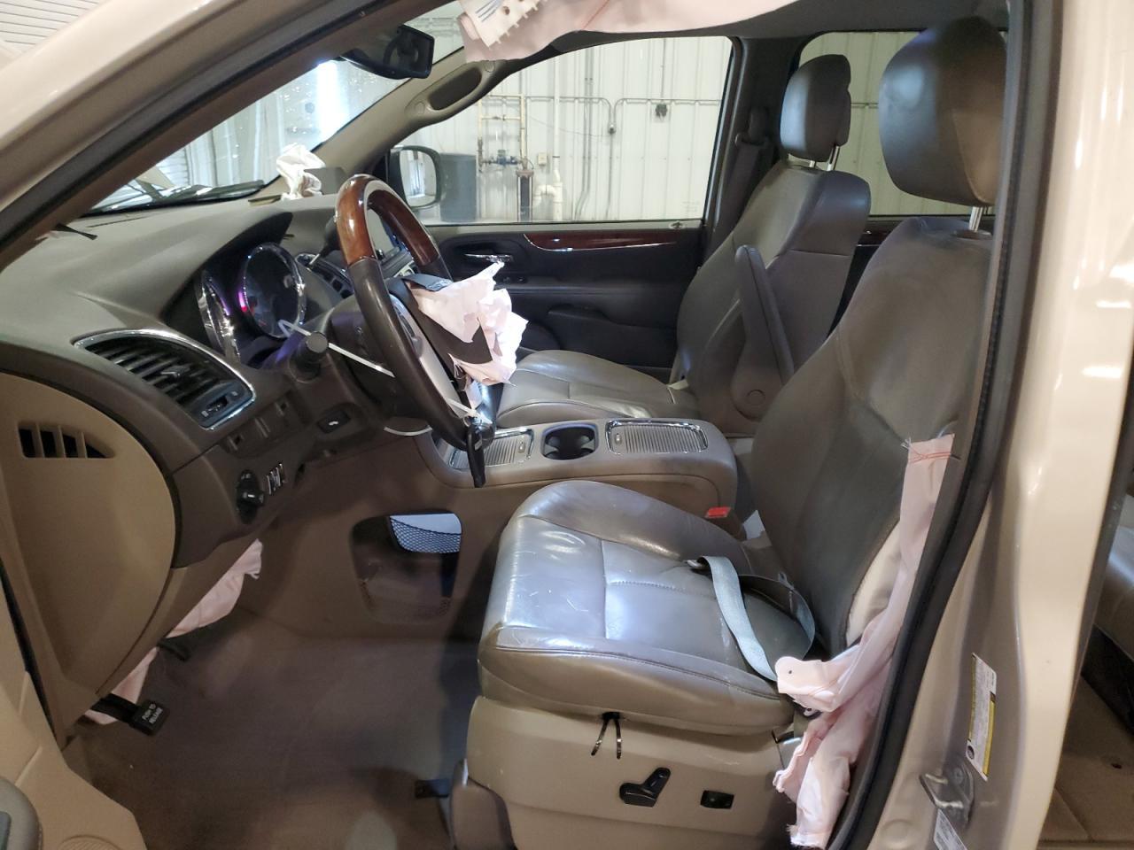 2014 CHRYSLER Town & Country