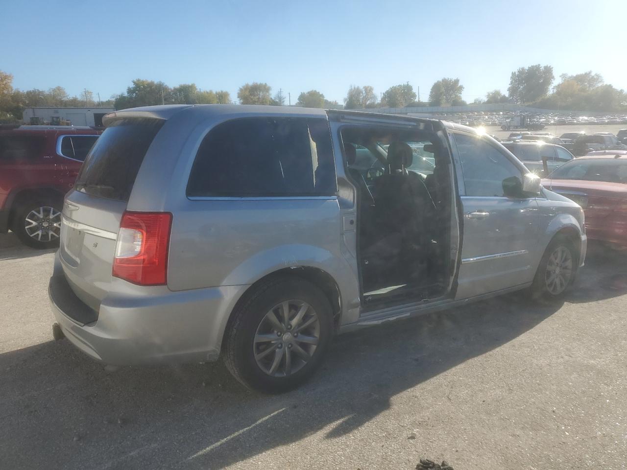 2016 CHRYSLER Town & Country