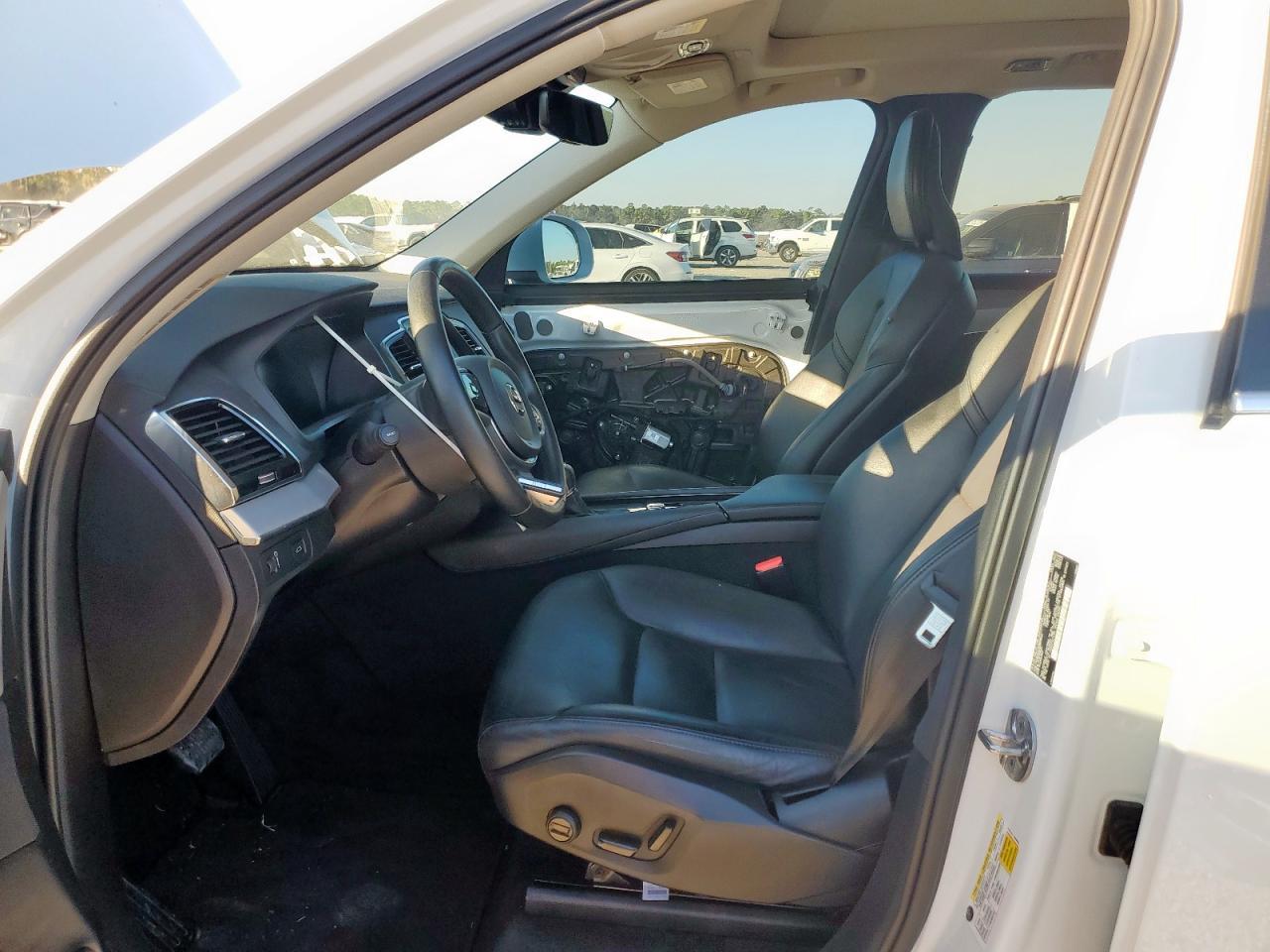2022 VOLVO XC90