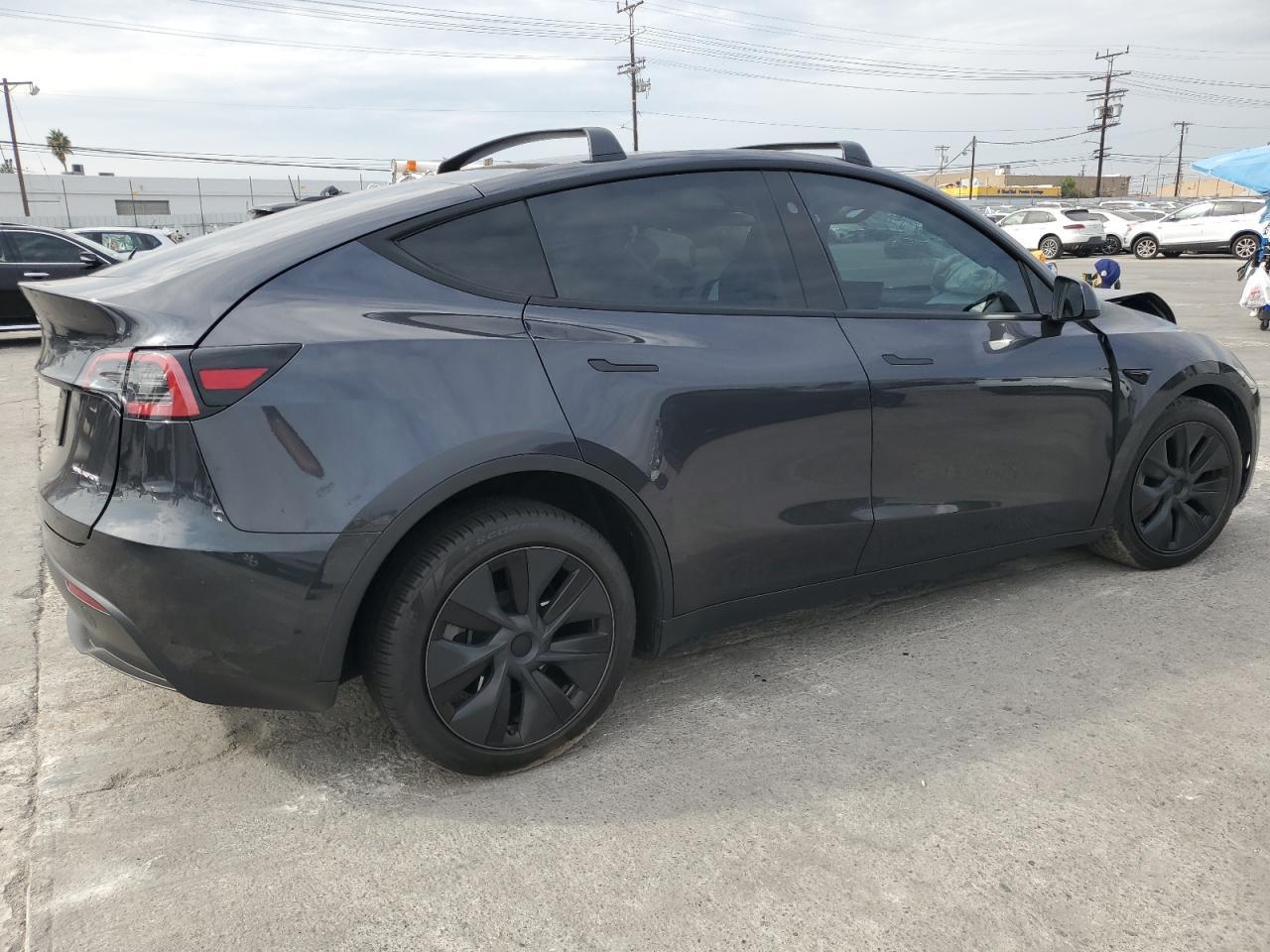 2025 TESLA MODEL Y