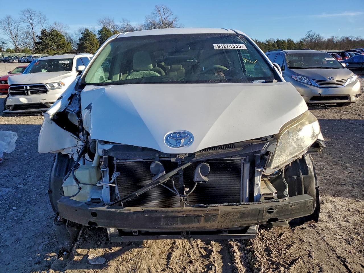 2011 TOYOTA SIENNA