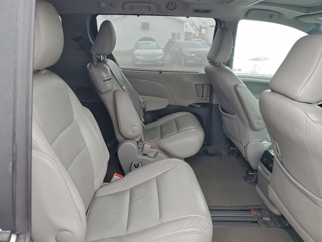 2015 TOYOTA SIENNA