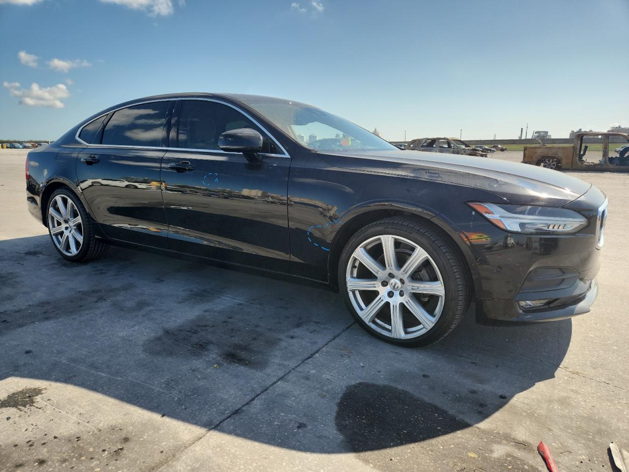 2018 VOLVO S90