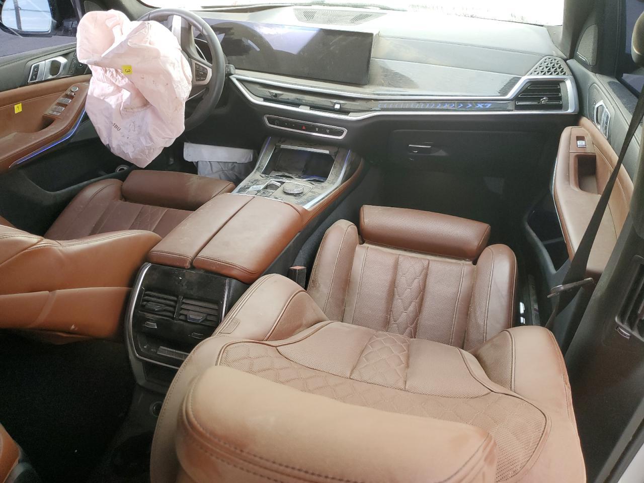 2025 BMW X7