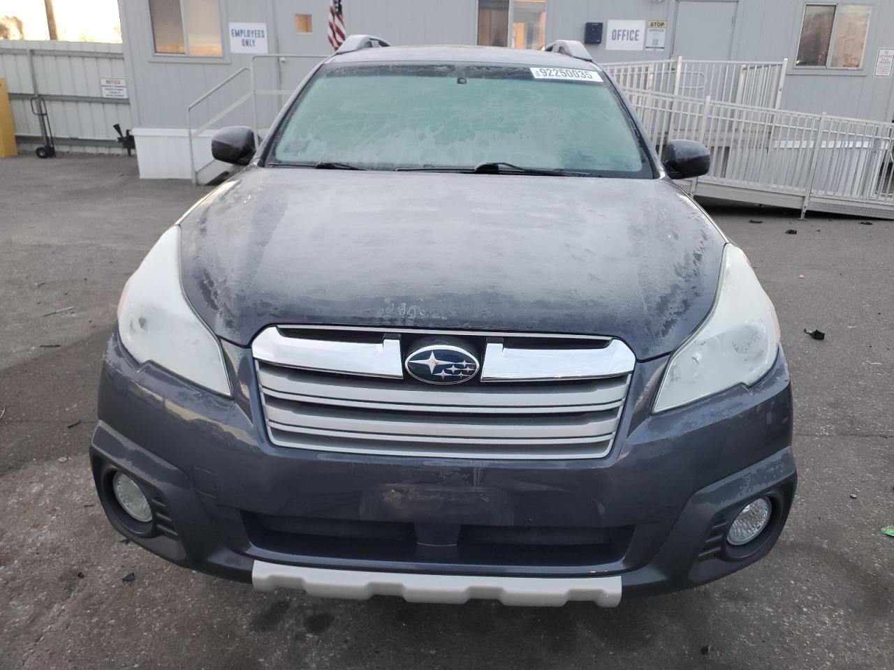2014 SUBARU Outback