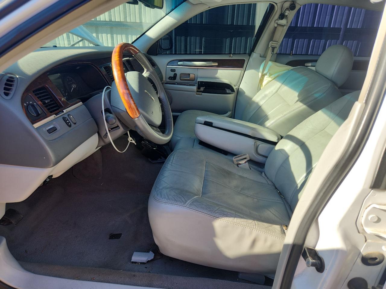 2007 LINCOLN Town Car