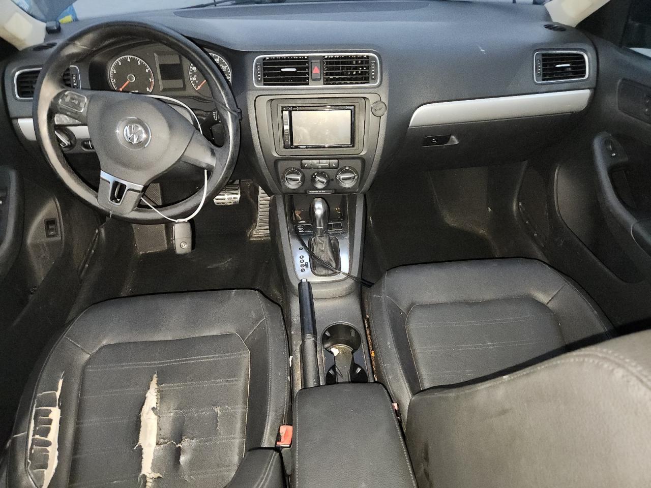 2011 VOLKSWAGEN JETTA