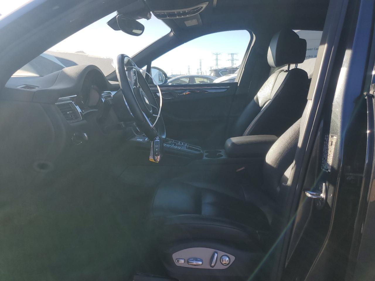 2018 PORSCHE Macan