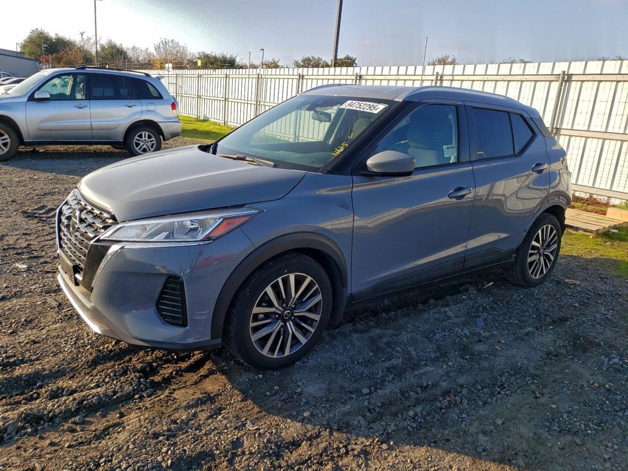 2021 NISSAN KICKS