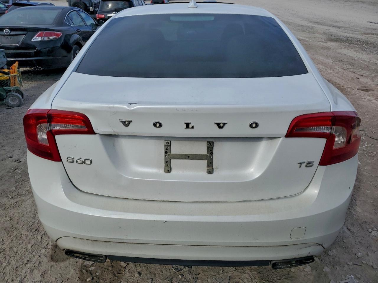 2015 VOLVO S60