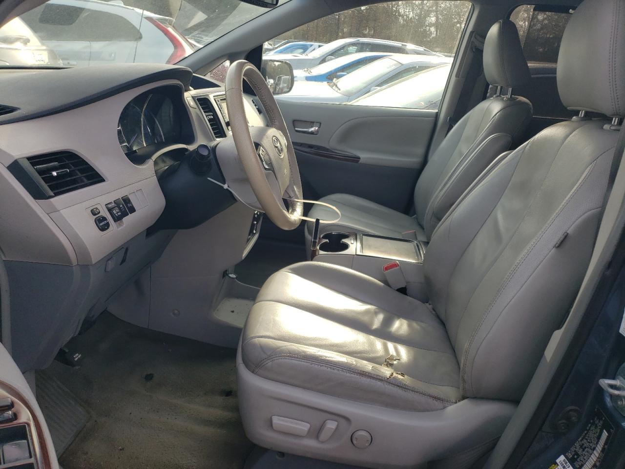 2014 TOYOTA SIENNA