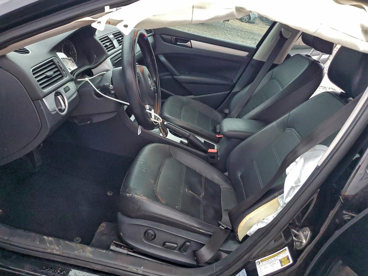 2013 VOLKSWAGEN Passat