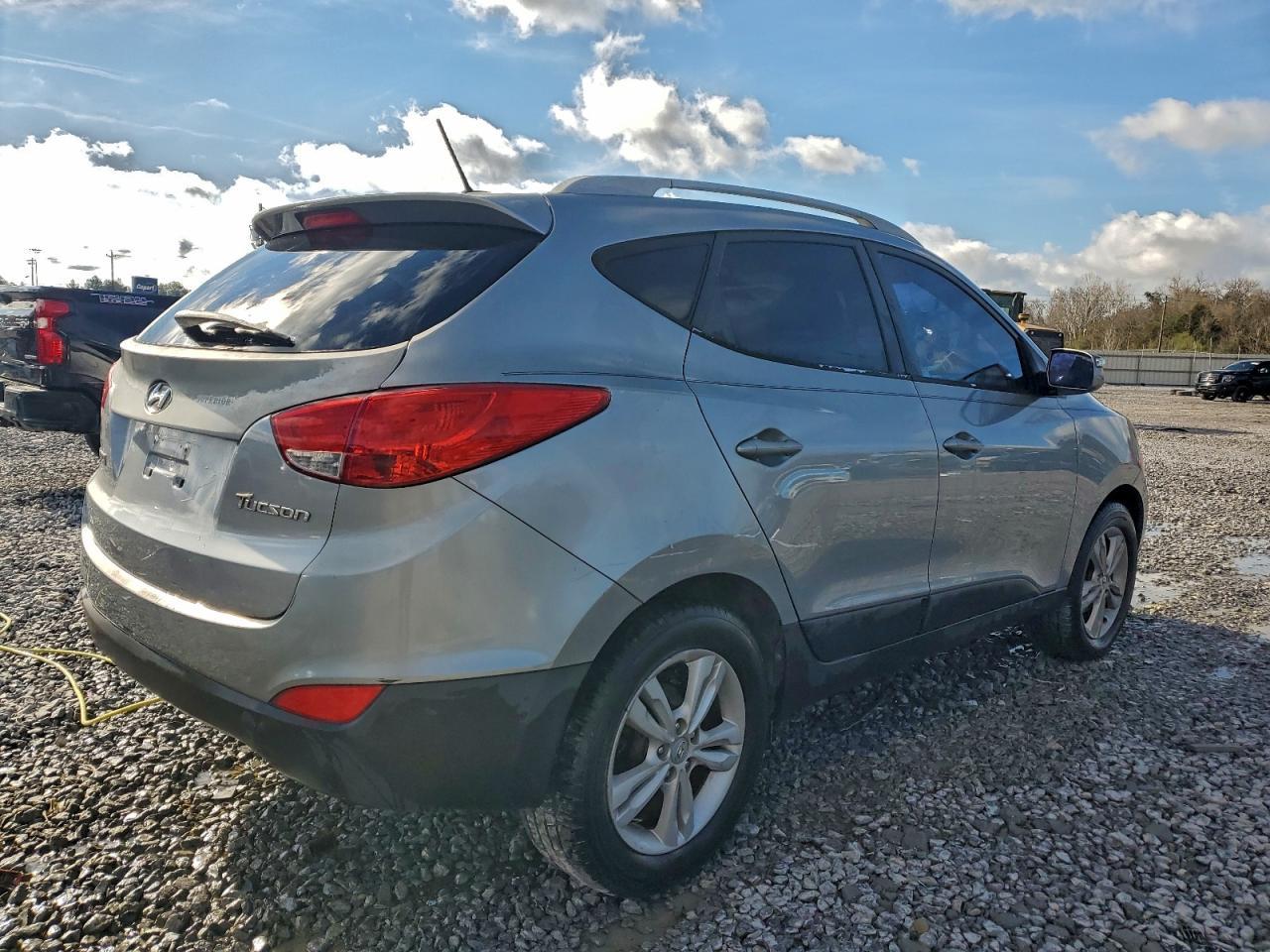 2010 HYUNDAI TUCSON