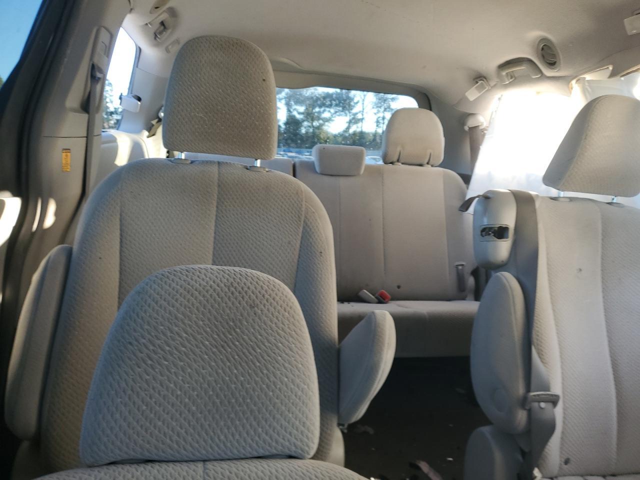 2011 TOYOTA SIENNA