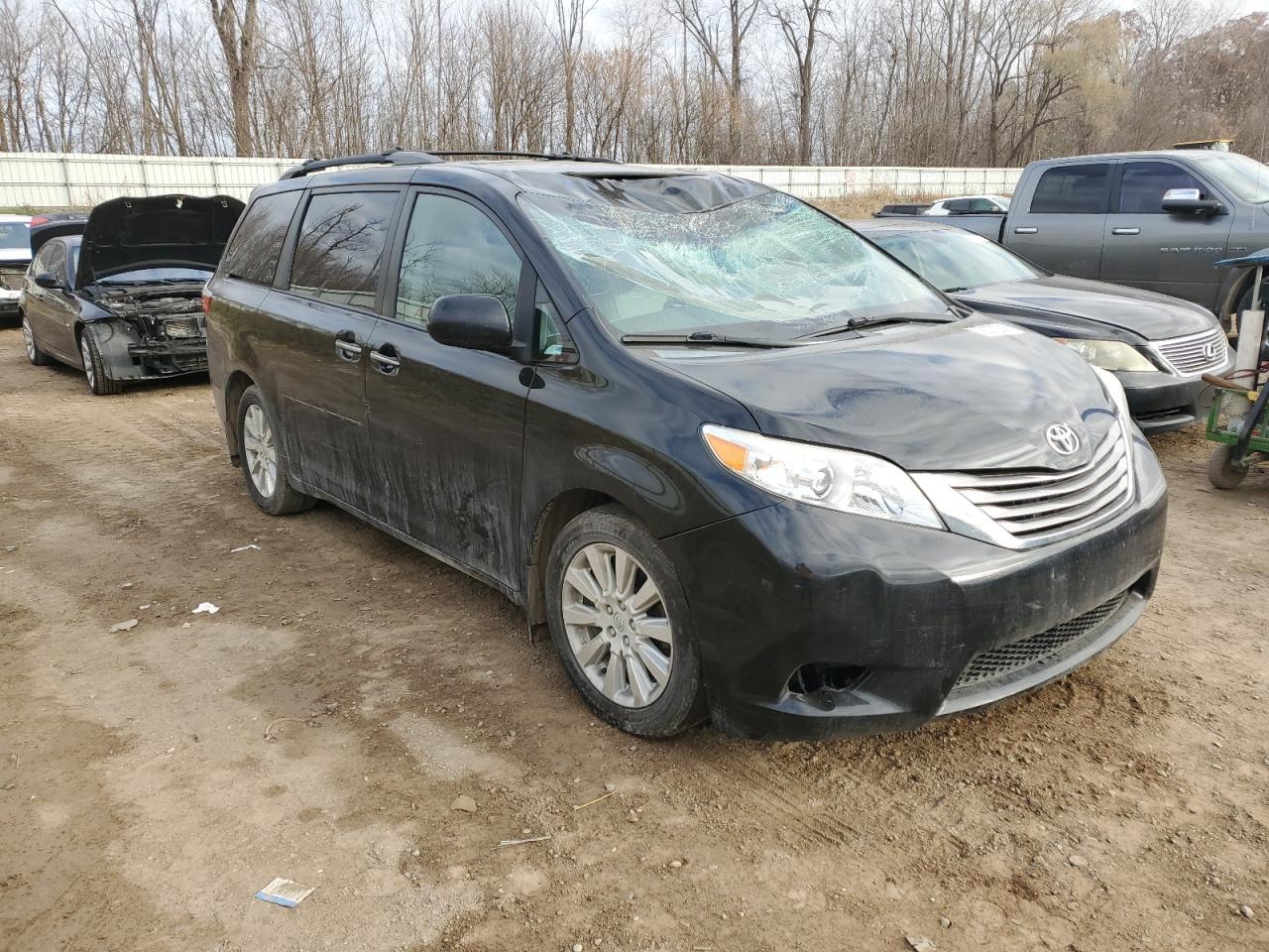 2015 TOYOTA SIENNA
