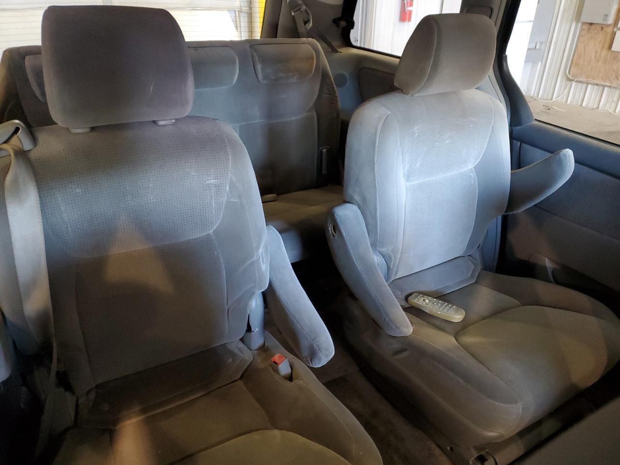 2005 TOYOTA SIENNA