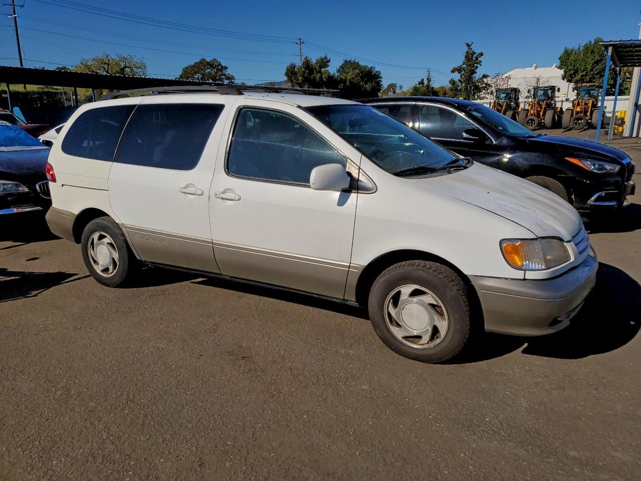 2002 TOYOTA SIENNA