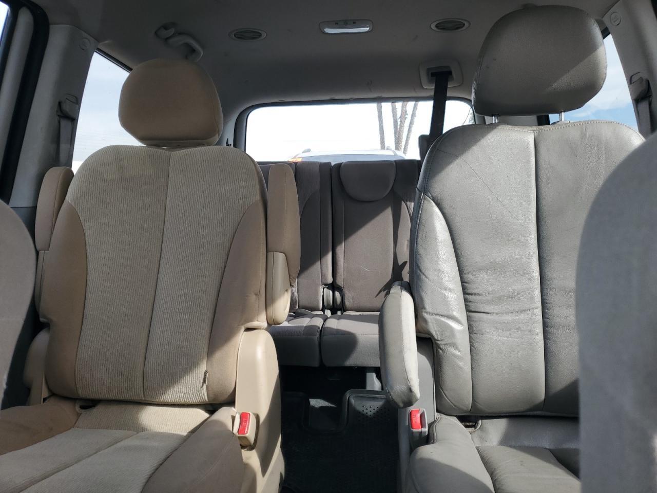 2012 KIA SEDONA