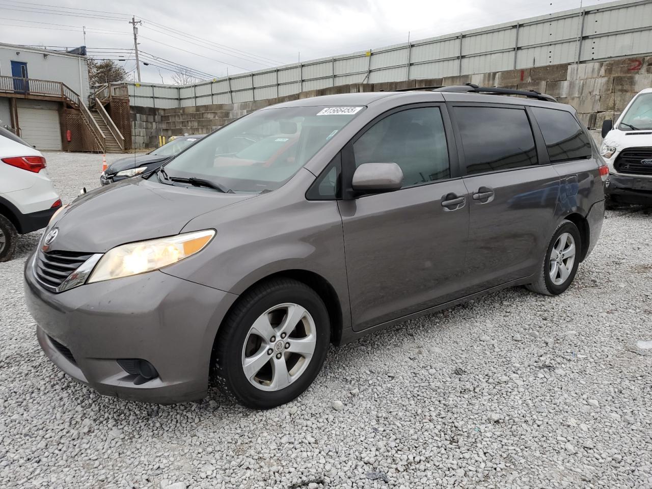 2012 TOYOTA SIENNA