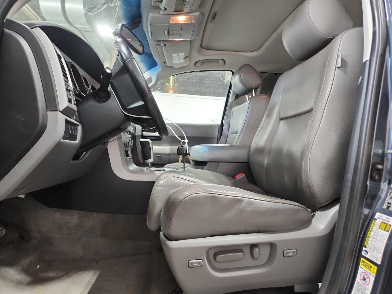 2008 TOYOTA Sequoia