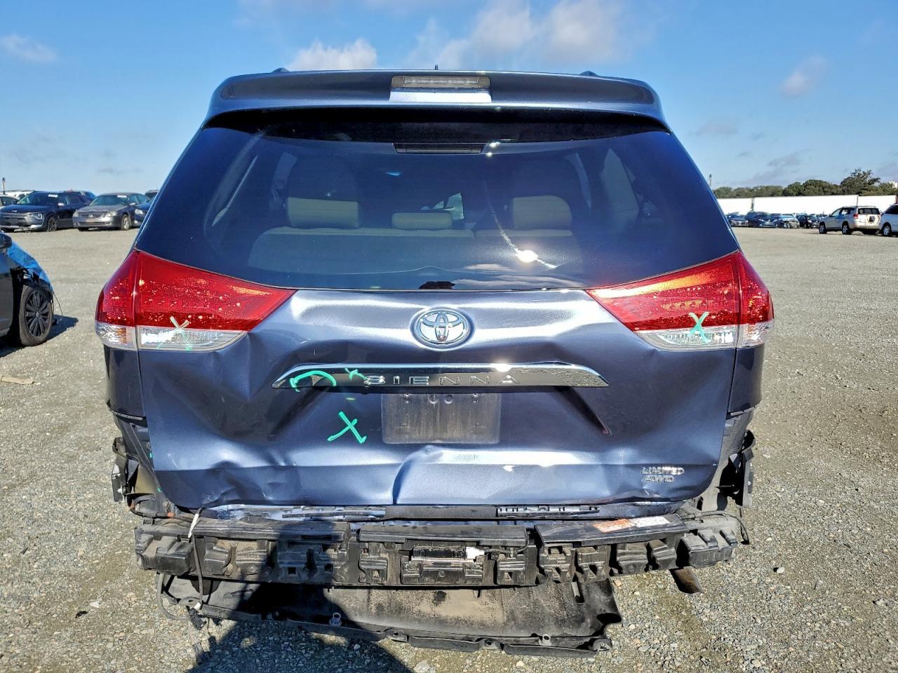 2013 TOYOTA SIENNA