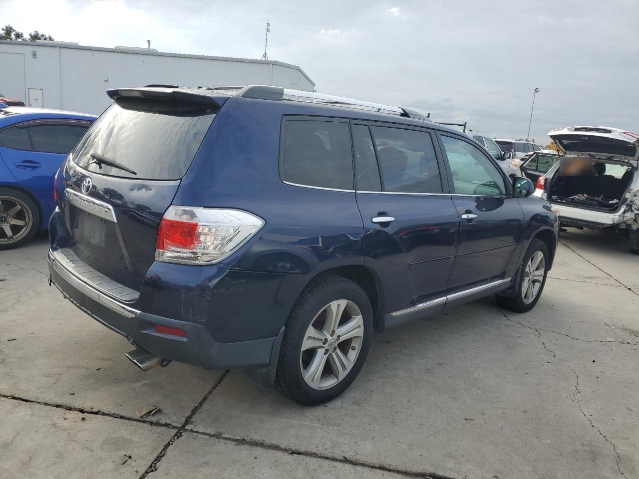 2011 TOYOTA HIGHLANDER