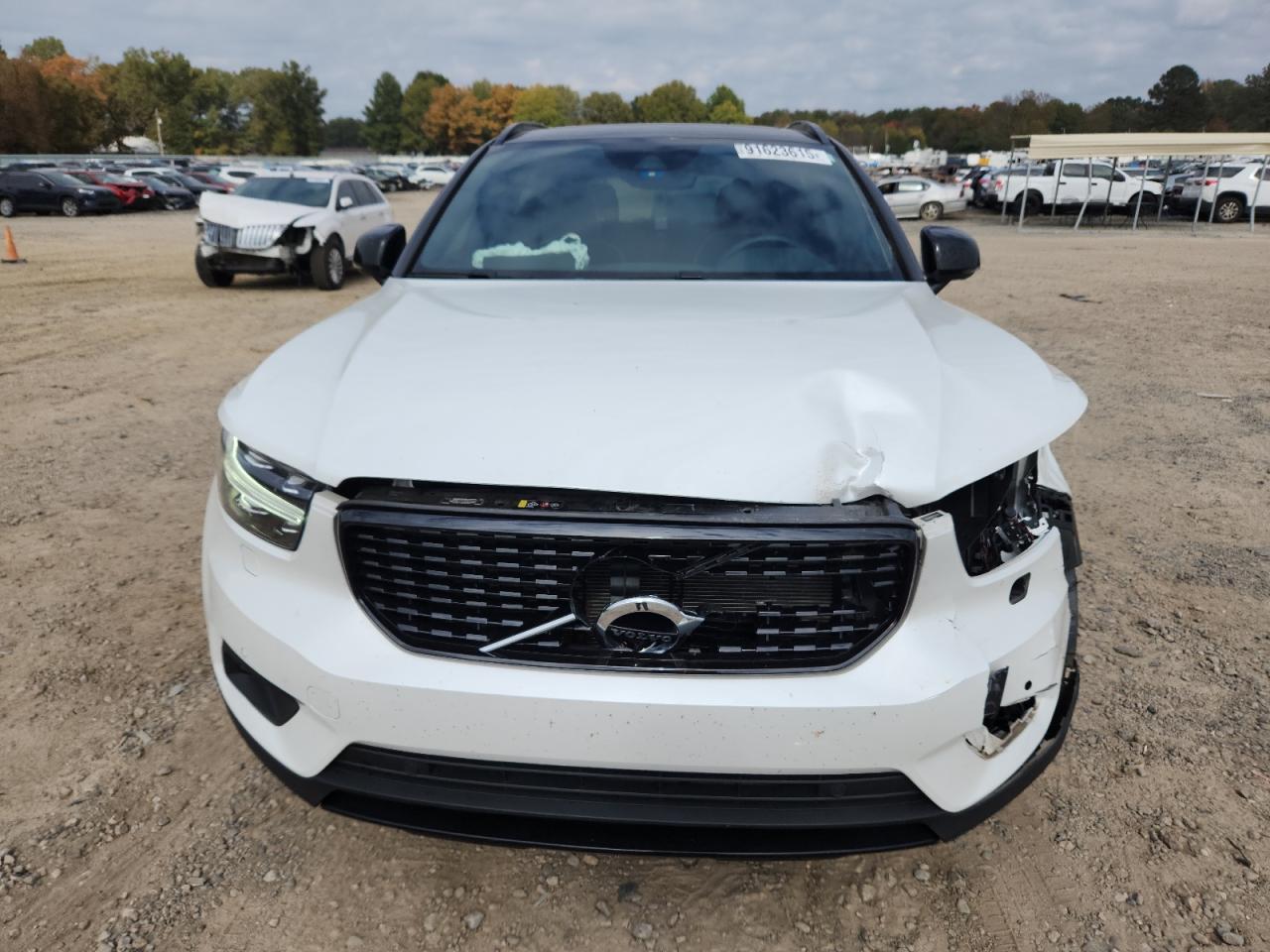 2021 VOLVO XC40