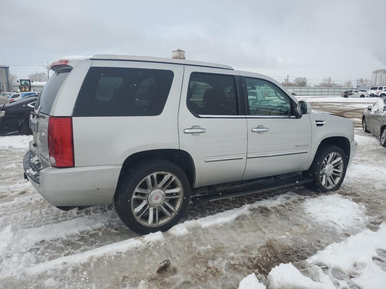 2011 CADILLAC ESCALADE