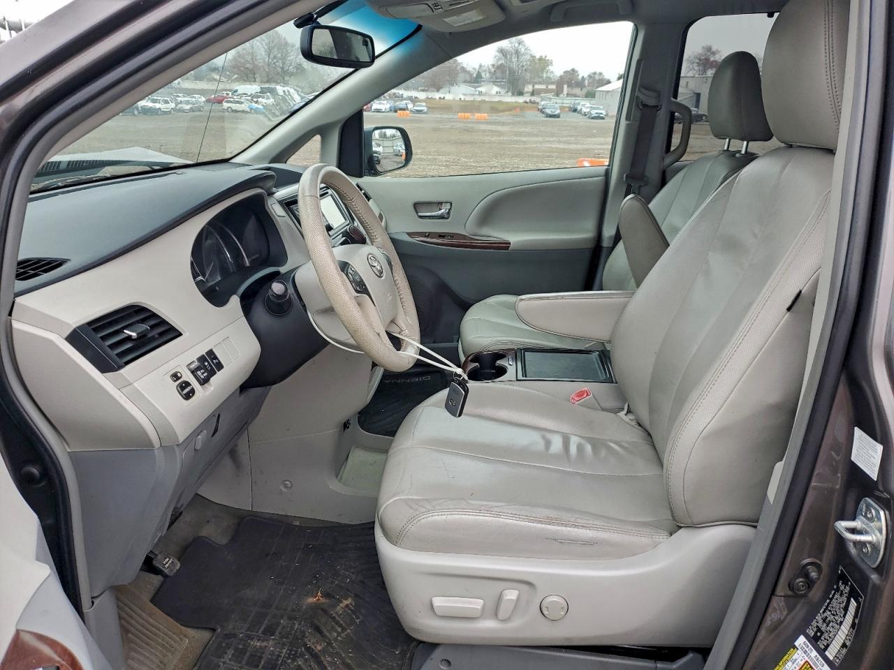 2013 TOYOTA SIENNA