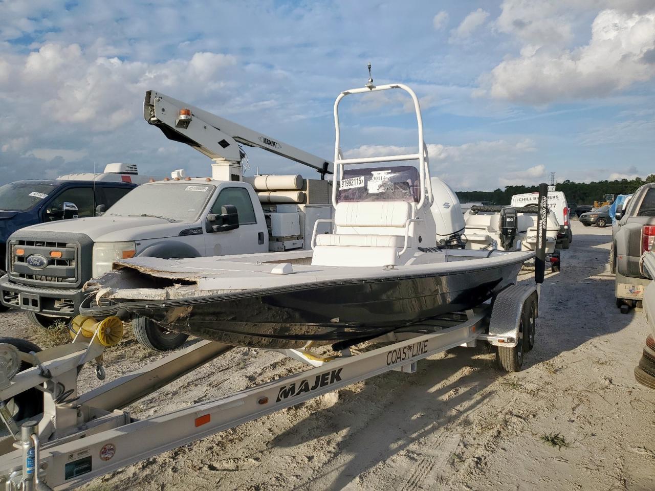 2025 Majek Boat