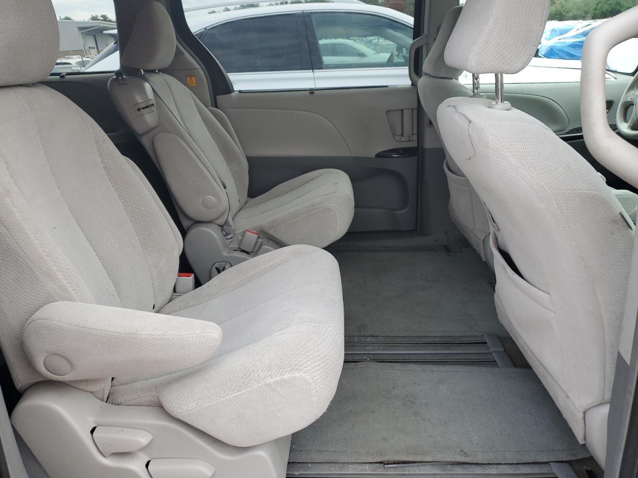2013 TOYOTA SIENNA