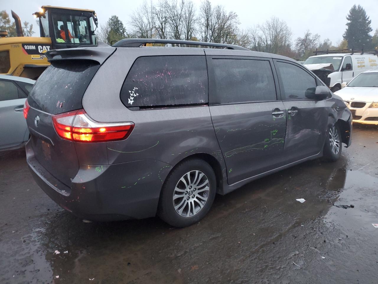 2019 TOYOTA SIENNA