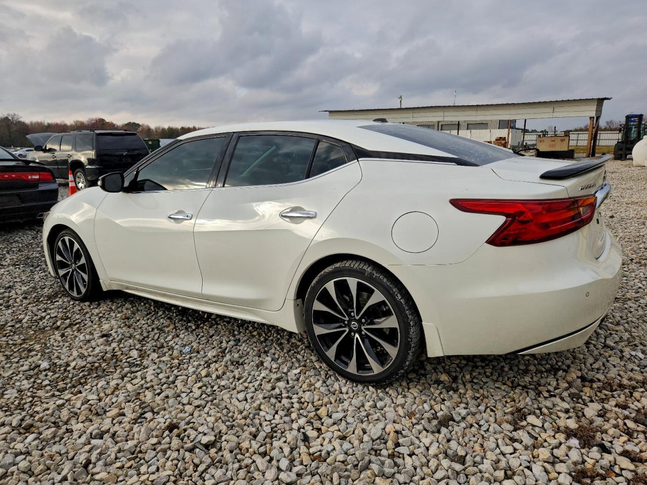 2016 NISSAN Maxima