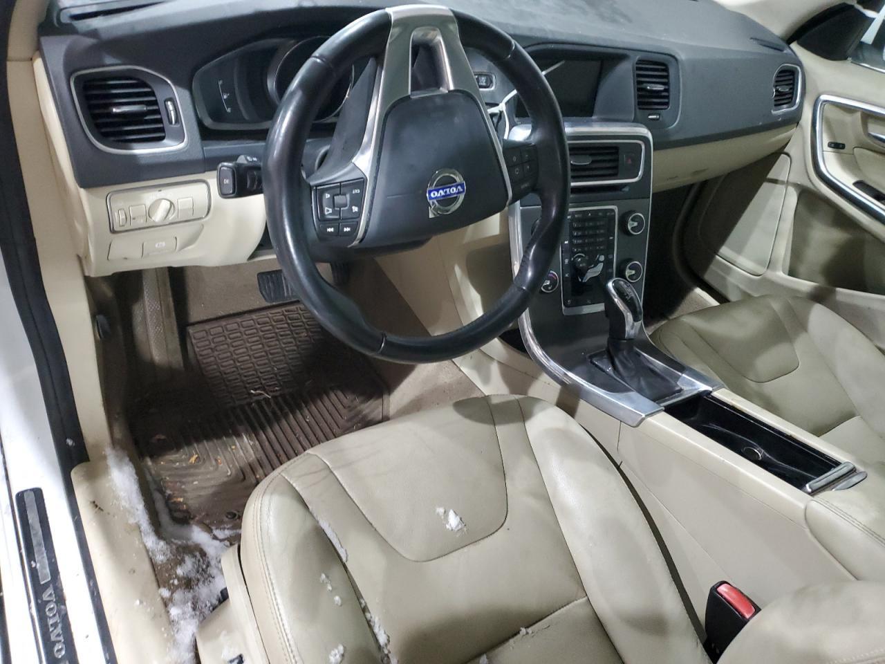 2015 VOLVO S60