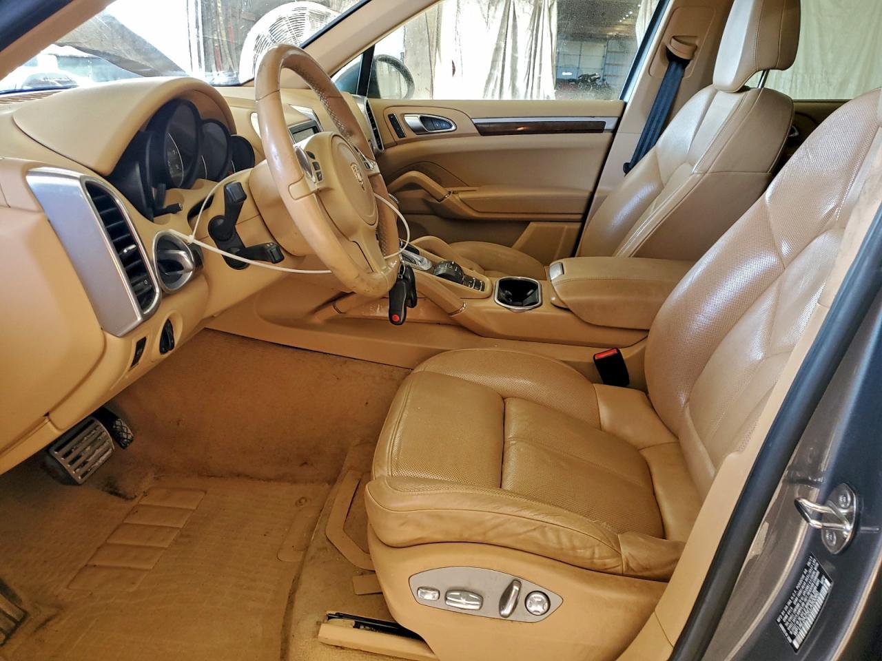 2014 PORSCHE CAYENNE
