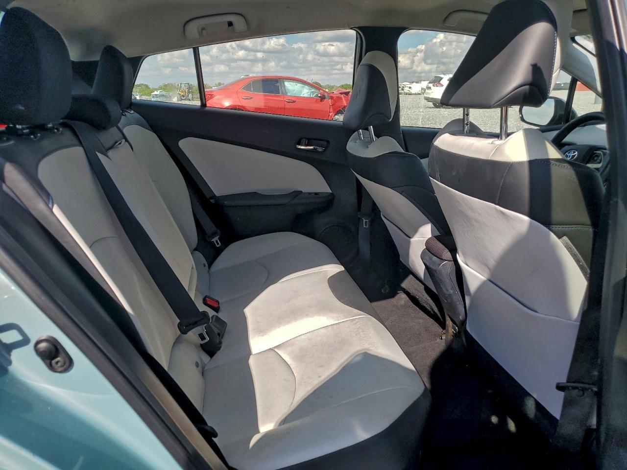 2016 TOYOTA PRIUS