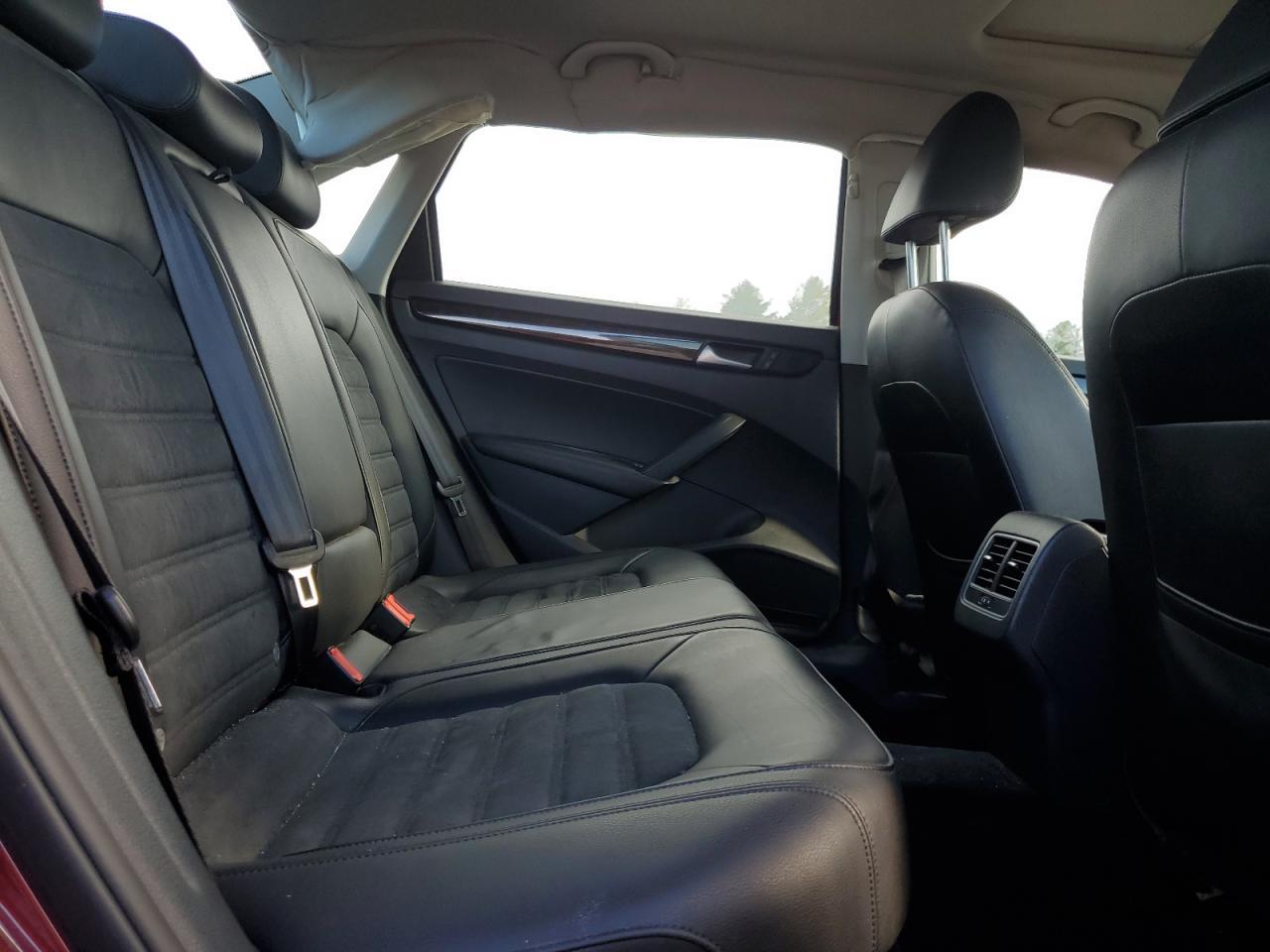 2015 VOLKSWAGEN Passat