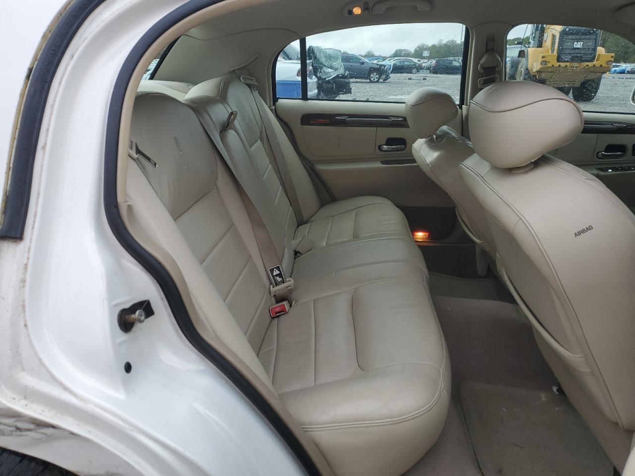 2002 LINCOLN Town Car