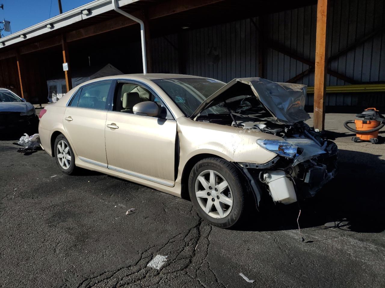 2011 TOYOTA Avalon