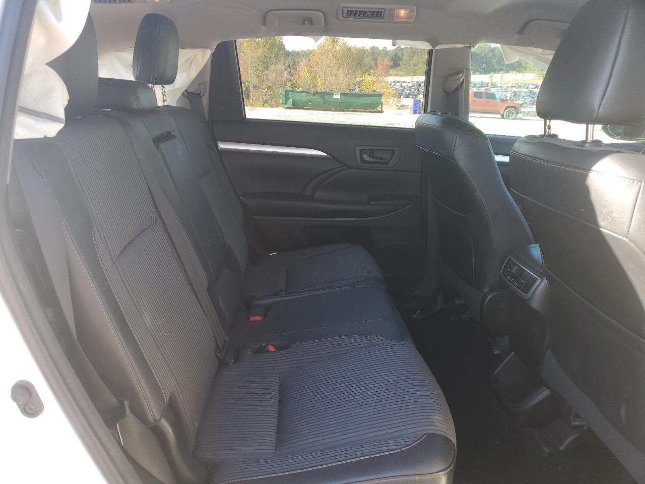 2016 TOYOTA HIGHLANDER