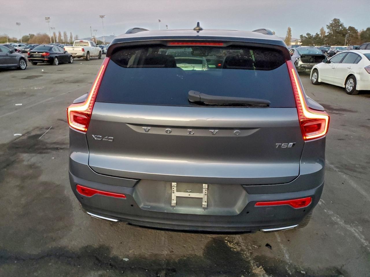 2019 VOLVO XC40
