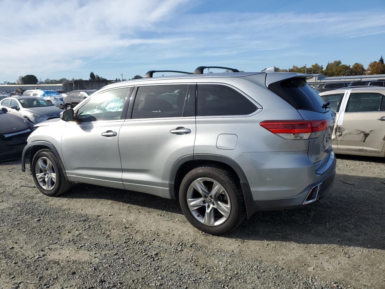 2017 TOYOTA HIGHLANDER