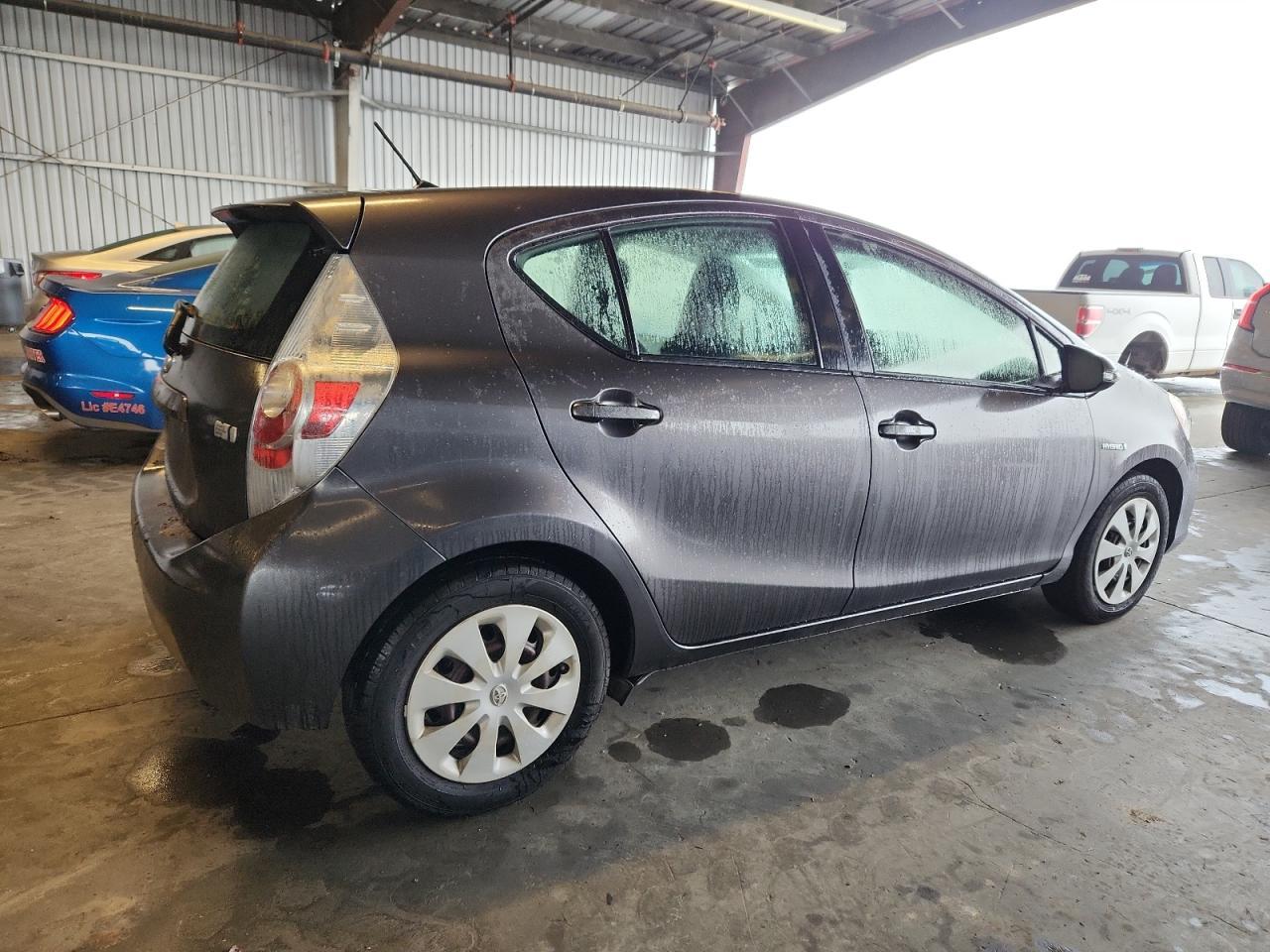 2013 TOYOTA Prius c