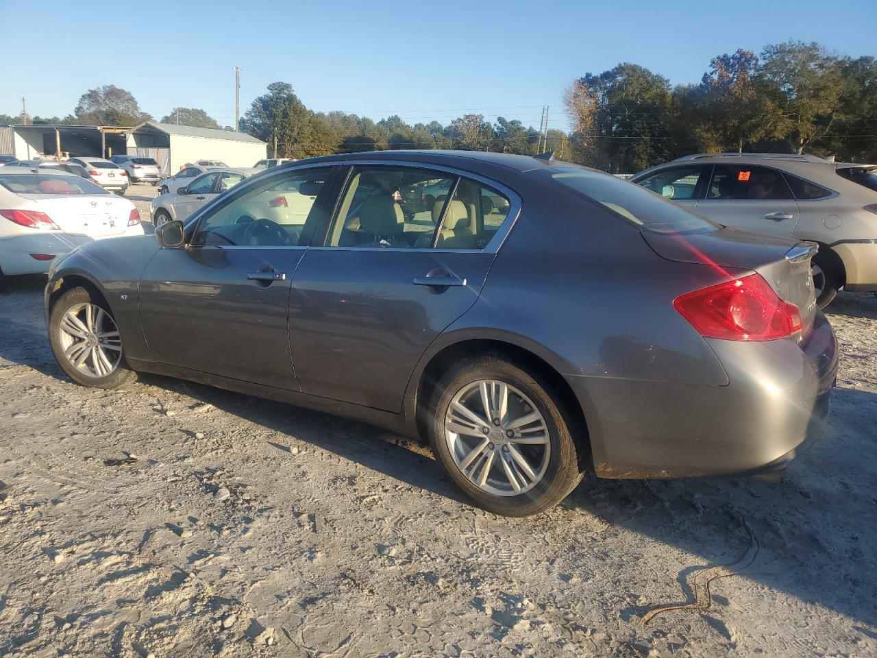 2015 INFINITI Q40