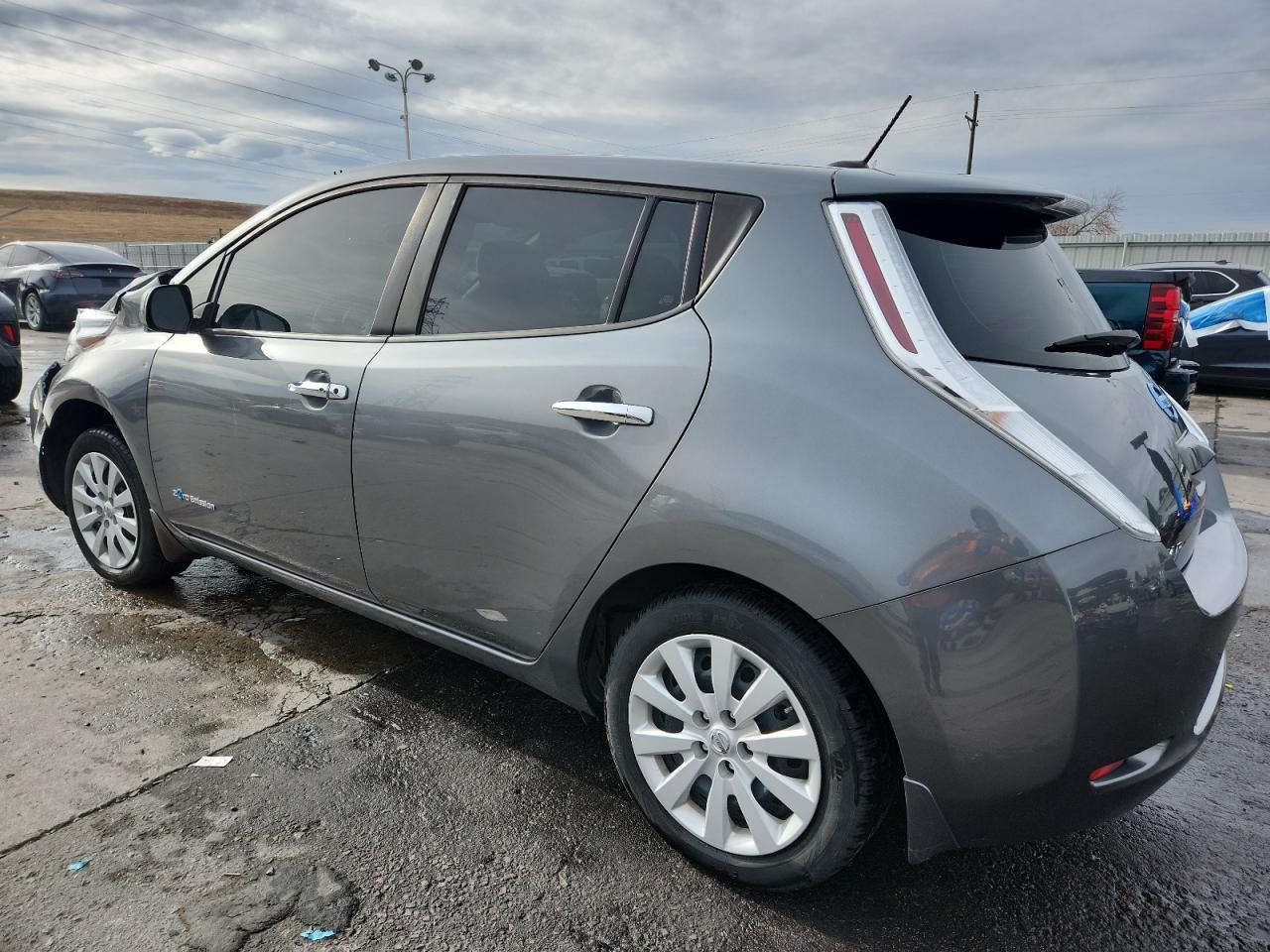 2017 NISSAN LEAF