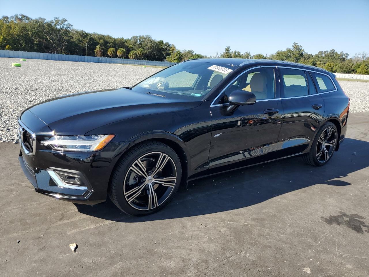 2020 VOLVO V60
