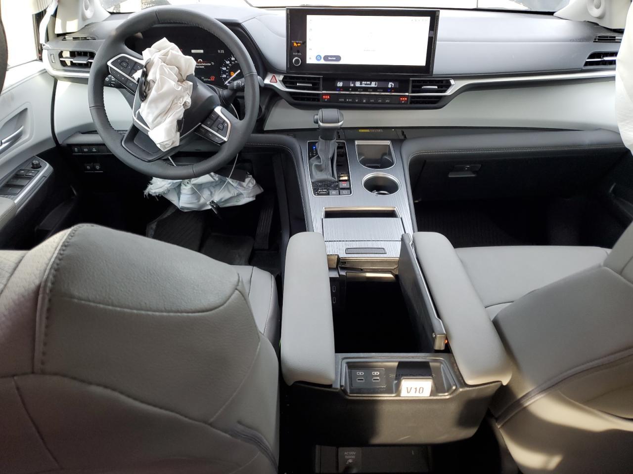 2025 TOYOTA SIENNA