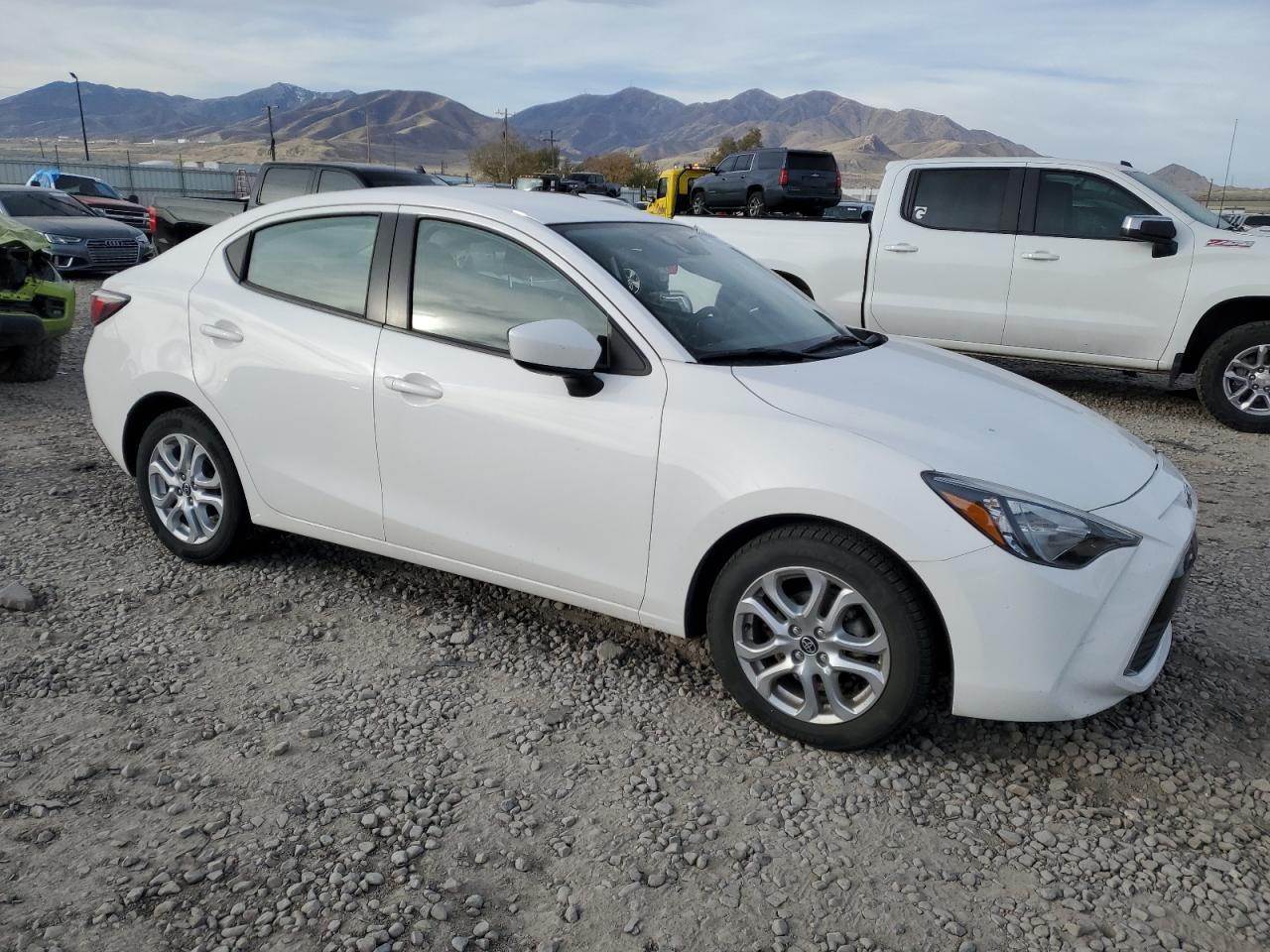 2017 TOYOTA YARIS