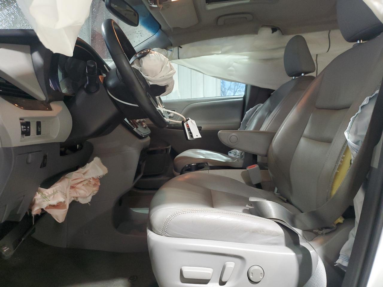 2015 TOYOTA SIENNA